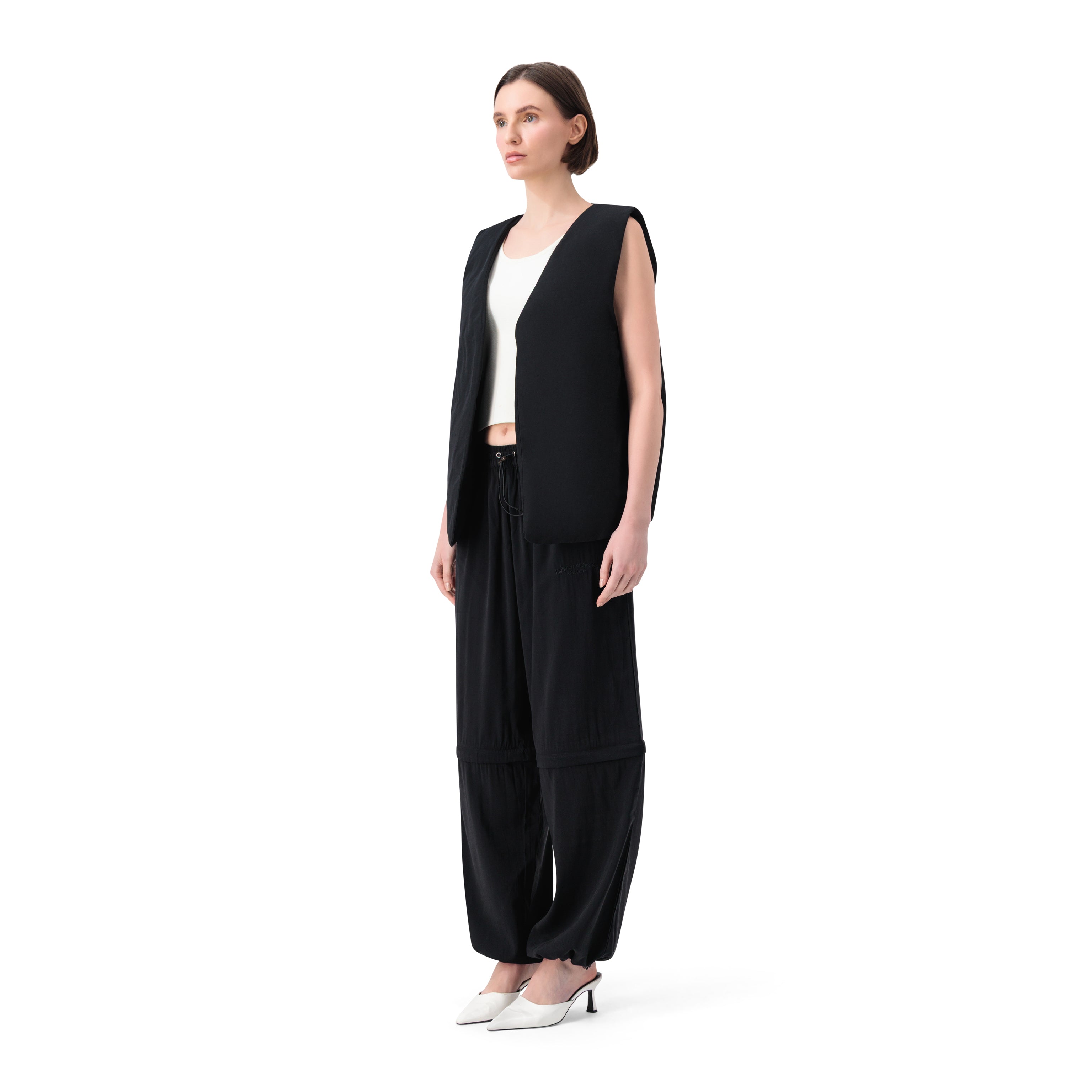 VEST - BLACK.