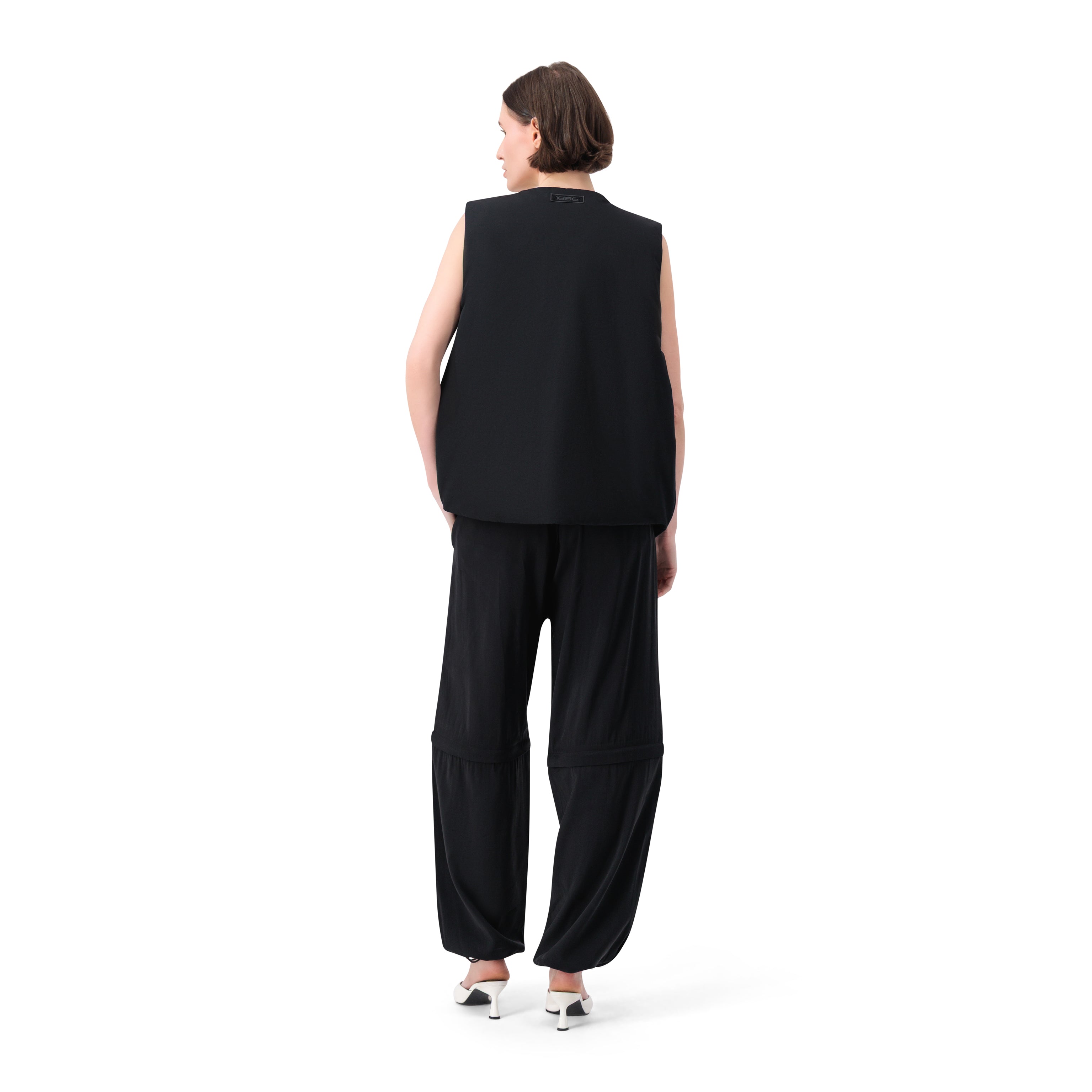 VEST - BLACK.