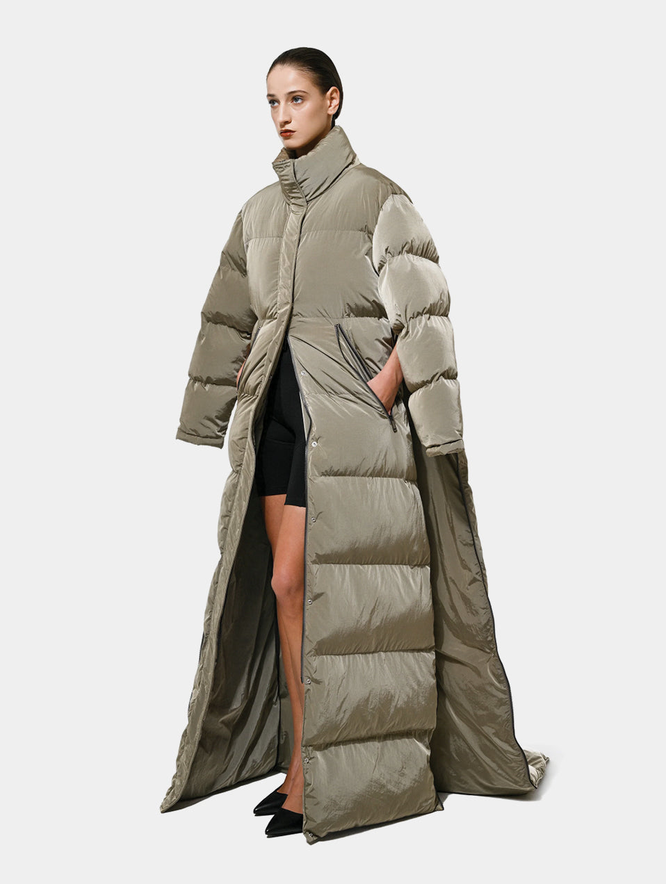 ELONGATED PADDED PUFFER - LIGHT SILVER GREY
