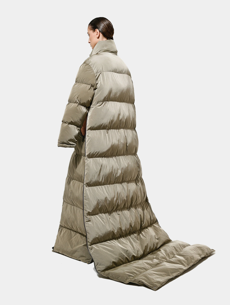 ELONGATED PADDED PUFFER - LIGHT SILVER GREY