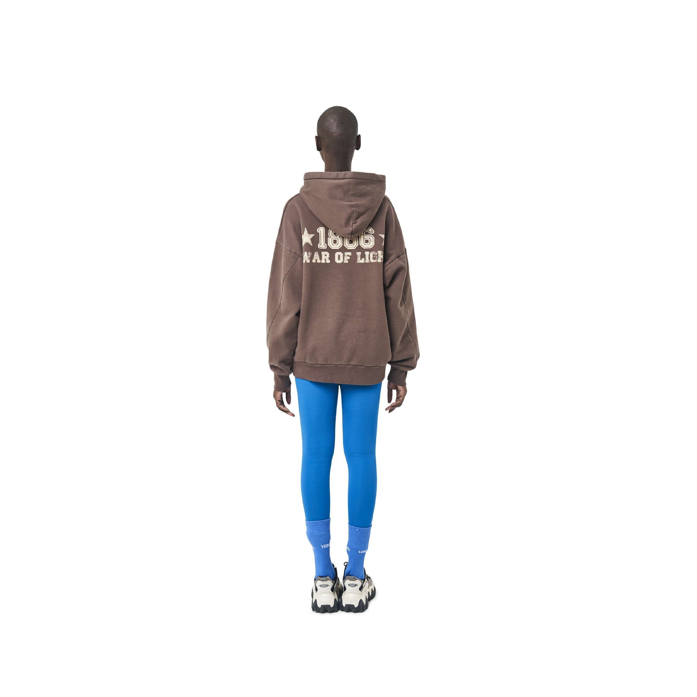 Long sleeves oversize cut hoodie in washed brown color fabric featuring 1886 print at back. 1886 logo embroidered at kangaroo pocket. A button on the hood. Rib knit at cuffs and hem