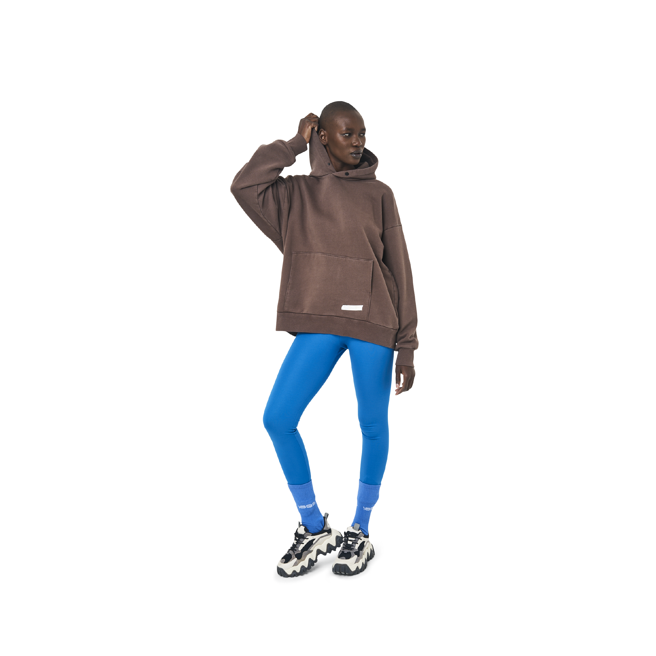 Long sleeves oversize cut hoodie in washed brown color fabric featuring 1886 print at back. 1886 logo embroidered at kangaroo pocket. A button on the hood. Rib knit at cuffs and hem